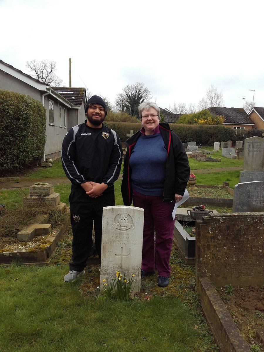 Chrishawes123's tweet photo. Samson Ma'asi from the Northampton Saints Academy with Claire Jones the newly appointed EHHO coordinator, in Northampton (Dallington) Cemetery checking @cwgc headstones. https://t.co/veILclWPSp