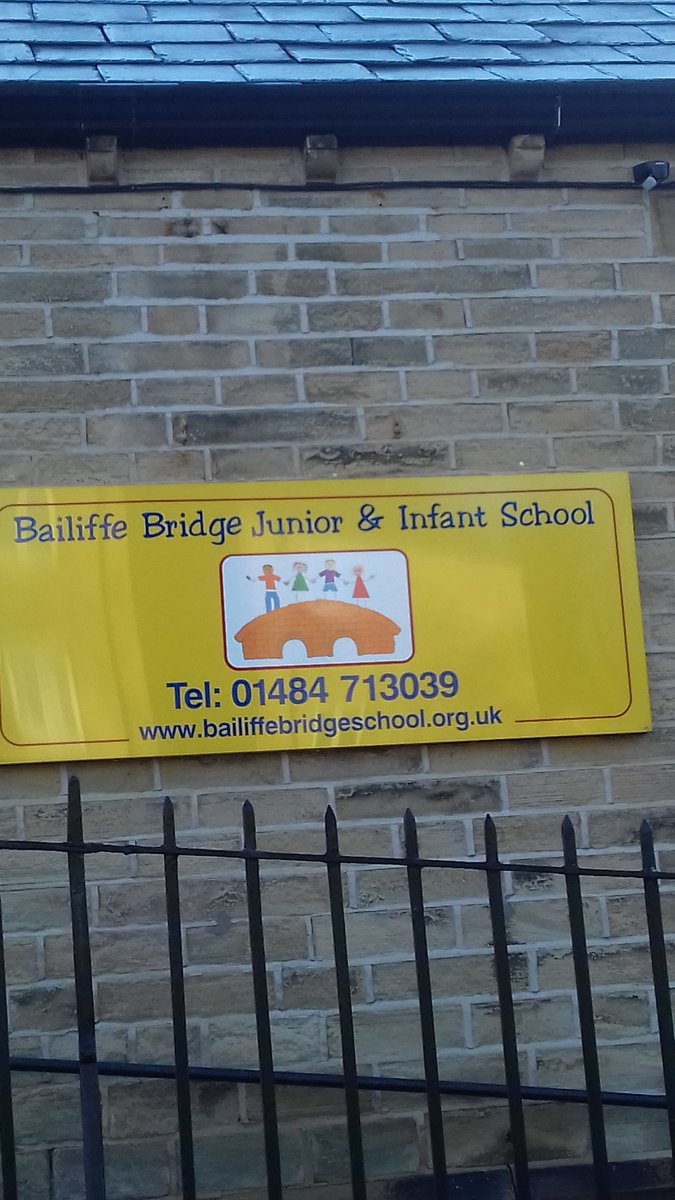 SueWake9's tweet photo. Morning patrol at Baliff Baliff
For Action Week and safer parking....warning given for idling..
@Suewarden306 
@CMBC_CSRT 
@baliffbridgeprimary 
#LetsClearTheAir 
#keepcalderdalesafe 
#keepcalderdaleclean https://t.co/NjlKkDqTPS
