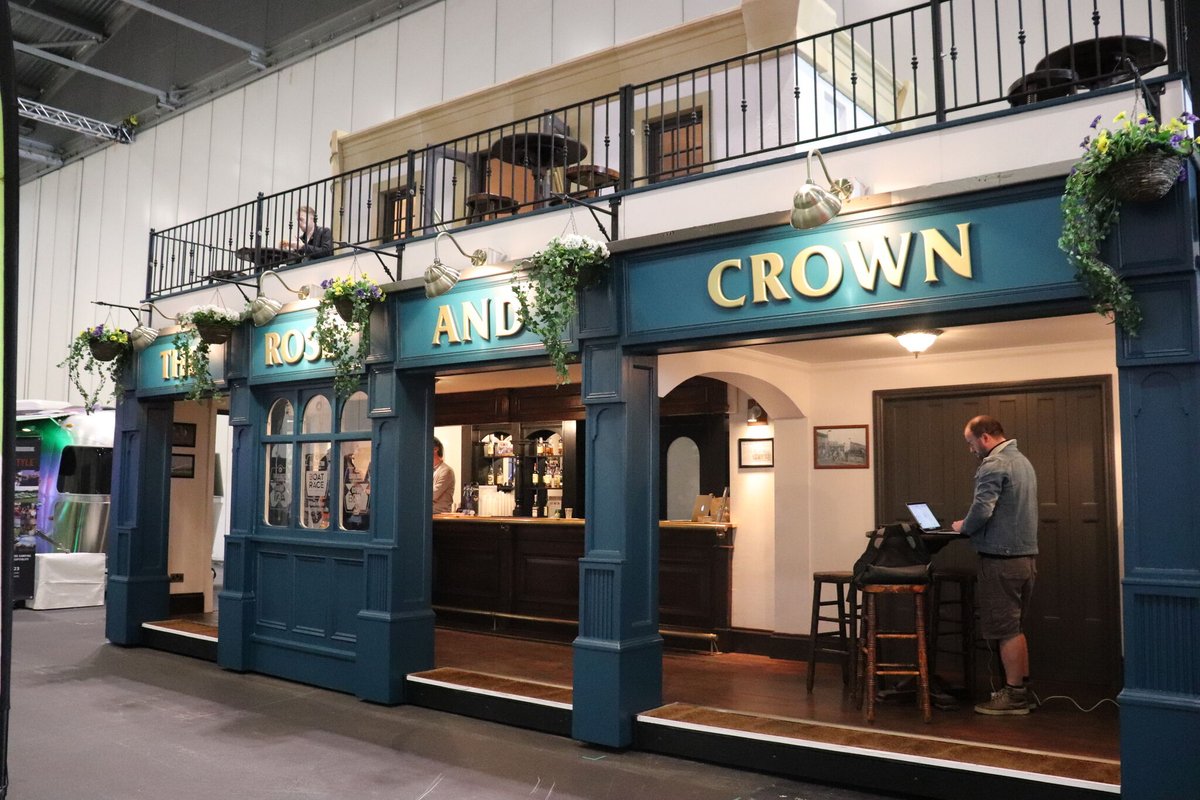 EventProdShow's tweet photo. Happy Friday #liveevents profs! As a hard week comes to an end, most of us head to the pub for a cheeky drink, where will you be heading this weekend?
Cheers to some of our bars who exhibited at #EPS2020 🍻 @BeetleJuiceltd @popuppubs @VintageBusBar https://t.co/YO4cJndaYA