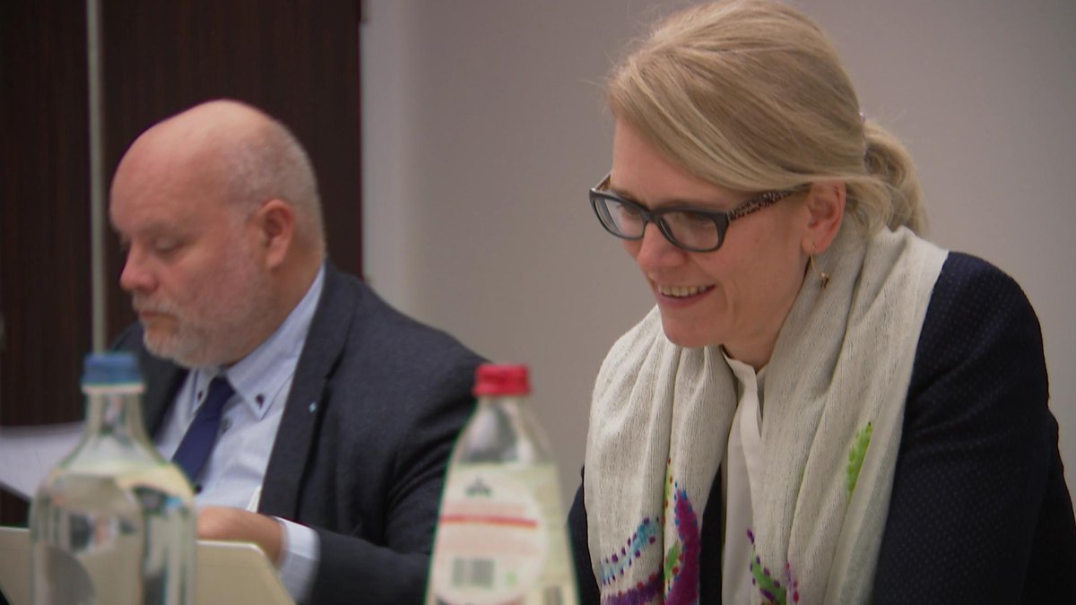 Veel vrouwen in <a href="/de_Markt_/">De Markt</a> nav vrouwendag zondag <a href="/MonicaDeJonghe/">Monica De Jonghe</a> van <a href="/VBOFEB/">VBO FEB</a>, ICT woman of the year, CEO van <a href="/flowpilots/">Flow Pilots</a> en verzekeringsmakelaar Kelly Schampfelaere. Filip Claes van <a href="/delijn/">De Lijn</a> ook al over vrouwen in technische jobs. Mannen mogen ook kijken, straks om 12u35 op één