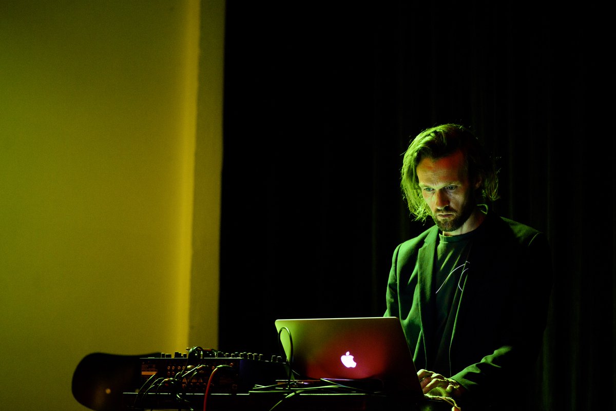 Presenting new programme: solo #violin &amp; live electronics: Tues 24 March 2020 w/ <a href="/phlippmo/">Philippa Mo</a> at <a href="/TheCurtainLDN/">THE CURTAIN</a> - Clicky synths, scratchy found sounds, infra-bass, espressive melody, irregular meters, beats, @WeAreROLI, #MøffenzeefMødular, live remixes TIX: tinyurl.com/teppe6d