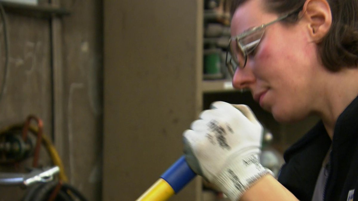 Veel vrouwen in <a href="/de_Markt_/">De Markt</a> nav vrouwendag zondag <a href="/MonicaDeJonghe/">Monica De Jonghe</a> van <a href="/VBOFEB/">VBO FEB</a>, ICT woman of the year, CEO van <a href="/flowpilots/">Flow Pilots</a> en verzekeringsmakelaar Kelly Schampfelaere. Filip Claes van <a href="/delijn/">De Lijn</a> ook al over vrouwen in technische jobs. Mannen mogen ook kijken, morgen om 12u35 op één