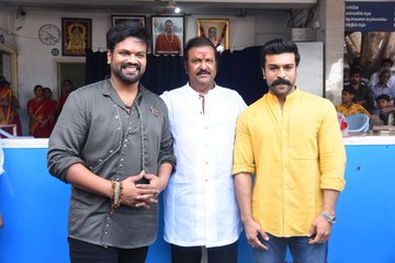 BCCBoxOffice's tweet photo. #RamCharan clapped for #AhamBrahmasmi Launch.

@HeroManoj1 @priya_Bshankar https://t.co/z4SKe9G3Ms