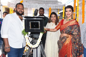 BCCBoxOffice's tweet photo. #RamCharan clapped for #AhamBrahmasmi Launch.

@HeroManoj1 @priya_Bshankar https://t.co/z4SKe9G3Ms