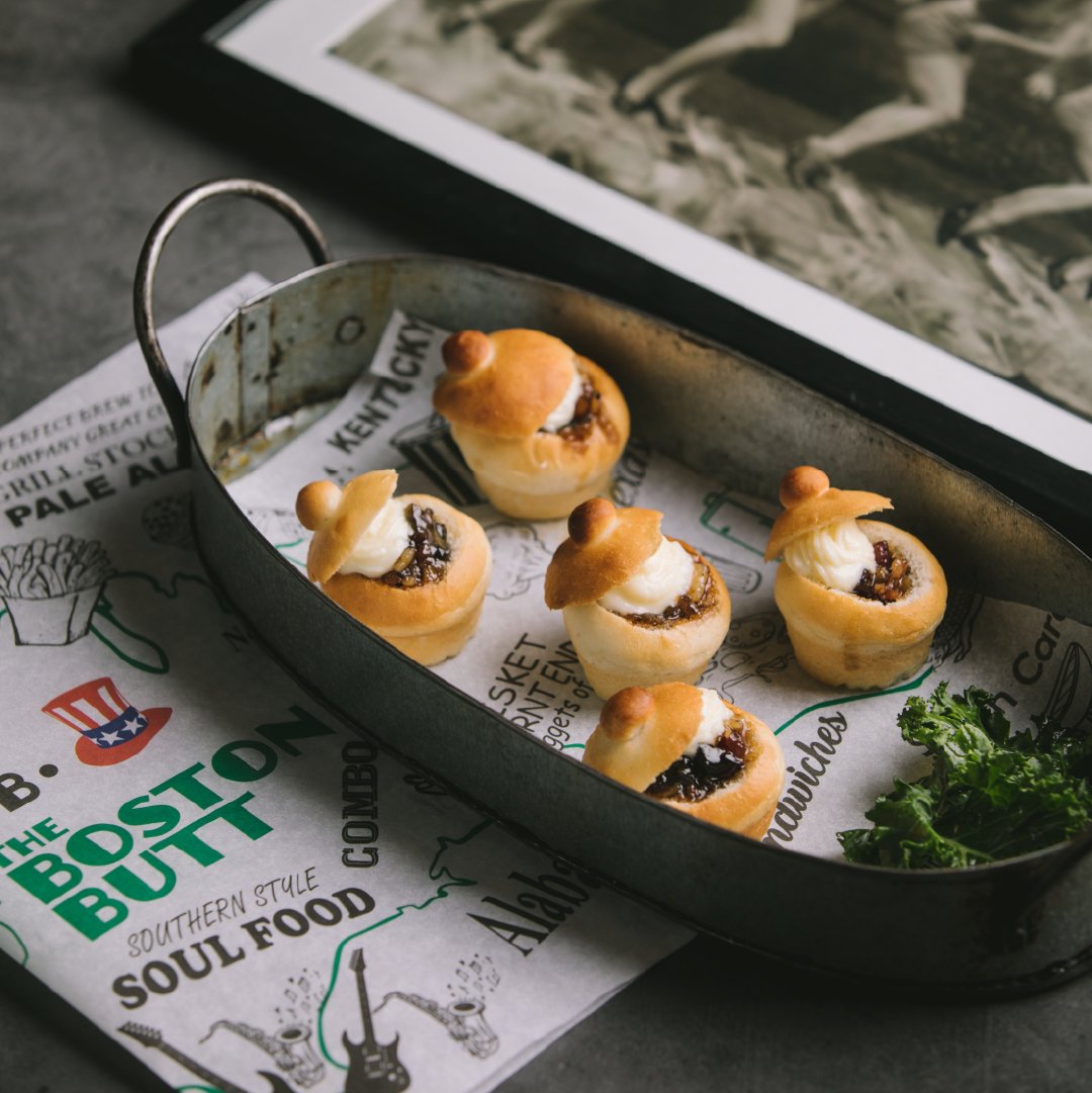 Bite-sized fun! Our Bourgeois P.I.G is house-smoked bacon with chili jam, mini brioche and mascarpone will go perfectly with all your drinks!
