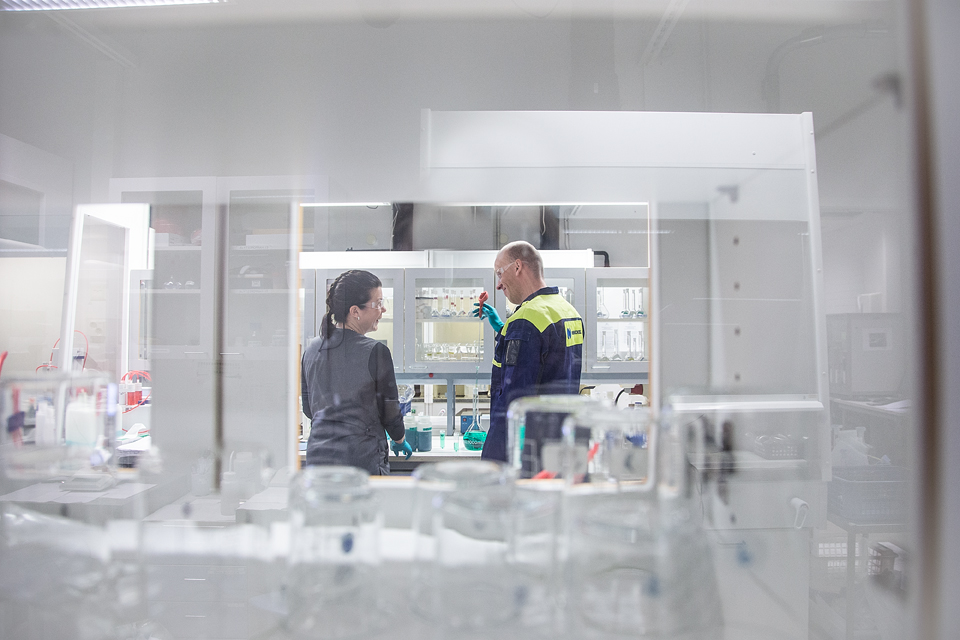 NNHarjavalta's tweet photo. Nornickel, Fortum ja BASF ovat allekirjoittaneet aiesopimuksen sähköajoneuvomarkkinoita palvelevan akkukierrätysklusterin rakentumisesta Harjavaltaan. Lue lisää klusterista > https://t.co/bfXiSthoJH
#hiilineutraalikemia https://t.co/hBsmnwbOTq