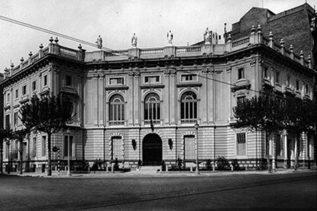 jaumeclotet's tweet photo. 1. El 6 de març del 1926 la Junta del Col·legi d'Advocats de Barcelona és destituïda, detinguda, sancionada i desterrada per editar una guia judicial en català, per negar-se a rectificar i per refusar fer una declaració d’adhesió a la dictadura. https://t.co/MEV8e5sK3m