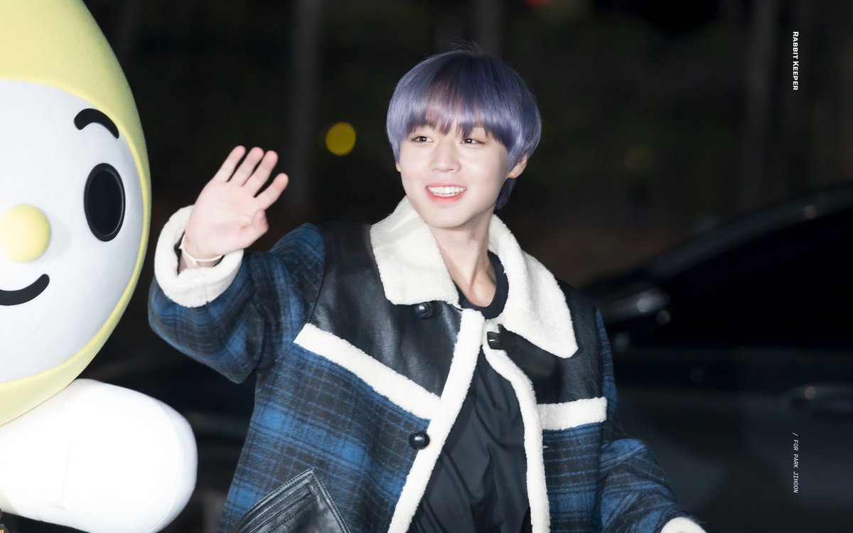 rabbitkeeper_jh's tweet photo. 191213 뮤뱅 출근길 

#박지훈 https://t.co/vcKUXUeGKe