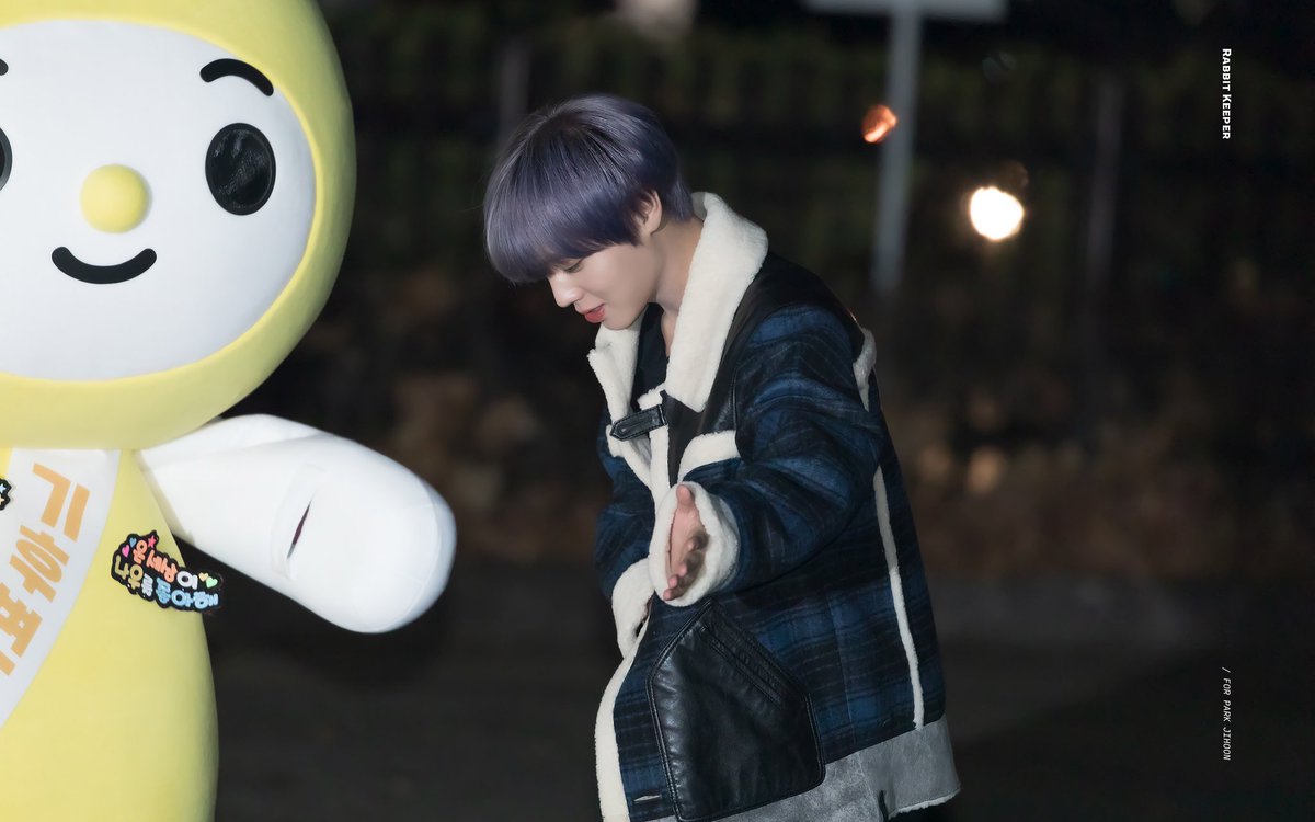 rabbitkeeper_jh's tweet photo. 191213 뮤뱅 출근길 

#박지훈 https://t.co/vcKUXUeGKe