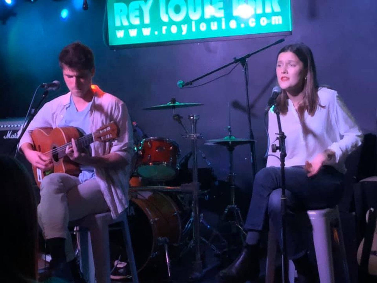 FundacionCVE's tweet photo. Gran noche de reencuentros, solidaridad y música. Casi 200 militantes de la cultura CVE disfrutando con Gonzalo Sánchez, Pepo y Marta, Proyecto Golondrina, Germán y Los Amsterdammers. Gracias y hasta la próxima! https://t.co/DxpgafOgaC