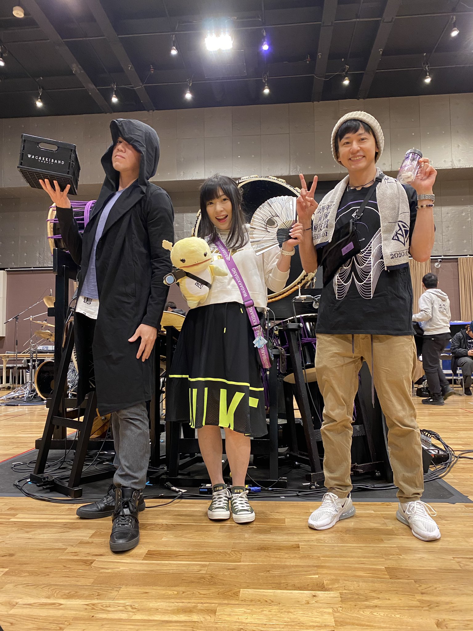 和楽器バンド Wagakkiband 沢山の人に使っていただきたい今回の大新年会グッズ ショルダーバッグは ちょっとしたお出かけに最適です マシュマロも美味しいですよ 和楽器バンド 大新年会 Goods Wagakkiband お買い求めはこちら
