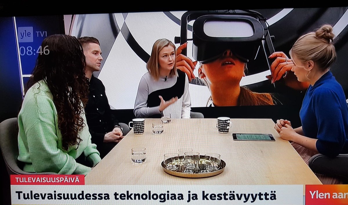mehackit's tweet photo. Mehackitilläkin vaikuttanut @reettahei tänään #ylenaamu studiossa @OttoThkp ja @JasminAssulin kanssa. "Voidaanko yhteiskunnallisia ongelmia ratkaista yrittäjyyden kautta?" #Tulevaisuuspäivä #ylenaamu #Mehackit mainittu! 😘 https://t.co/WSAiJadx0F