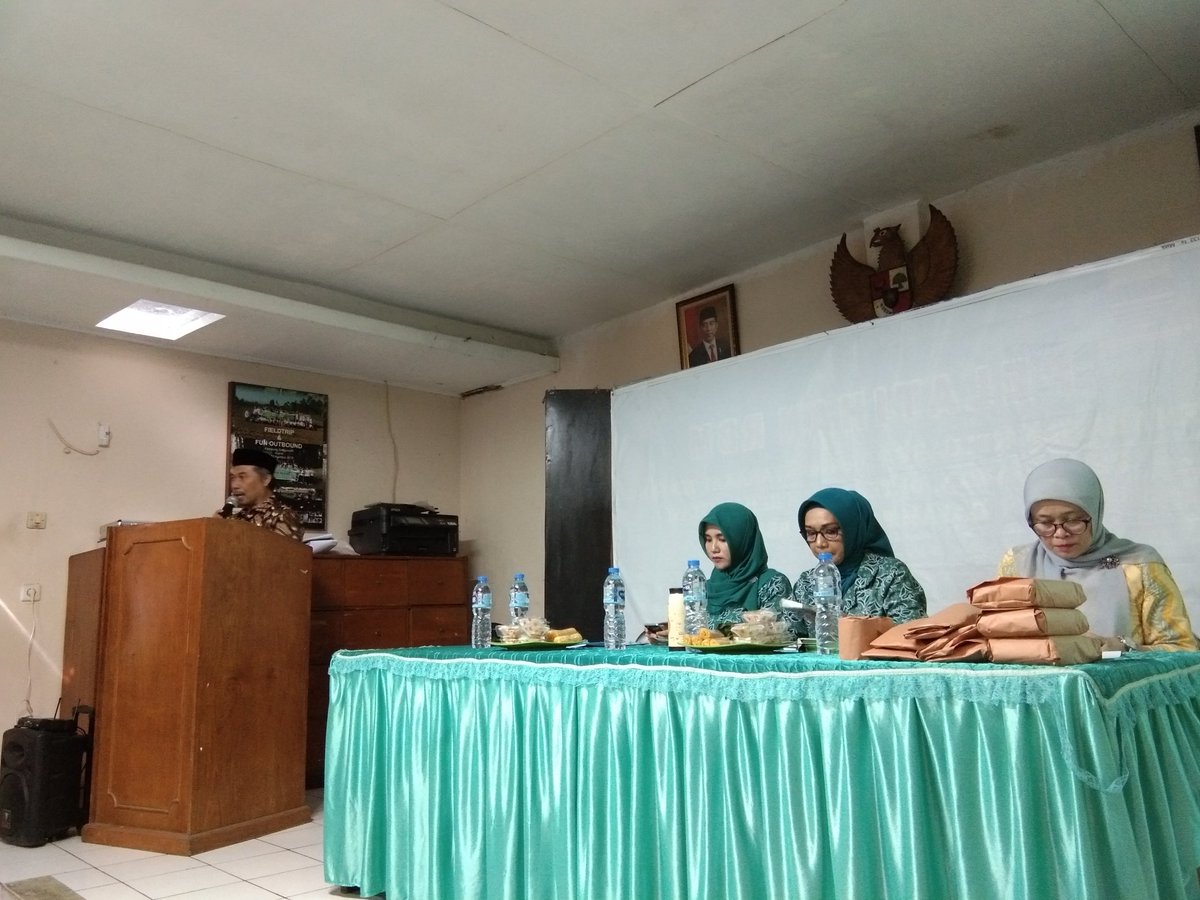 PKK_DC's tweet photo. Pertemuan Rutin TP.PKK Kecamatan Andir bertempat di Aula Kelurahan Dunguscariang. Jumat, 06 Maret 2020

@OdedMD @kangyanamulyana @pembdg @humasbdg
@PKK_KotaBDG @TP_PKK_ANDIR @kecamatanandir #Dcberkibargemilang https://t.co/CUavTSg5ut