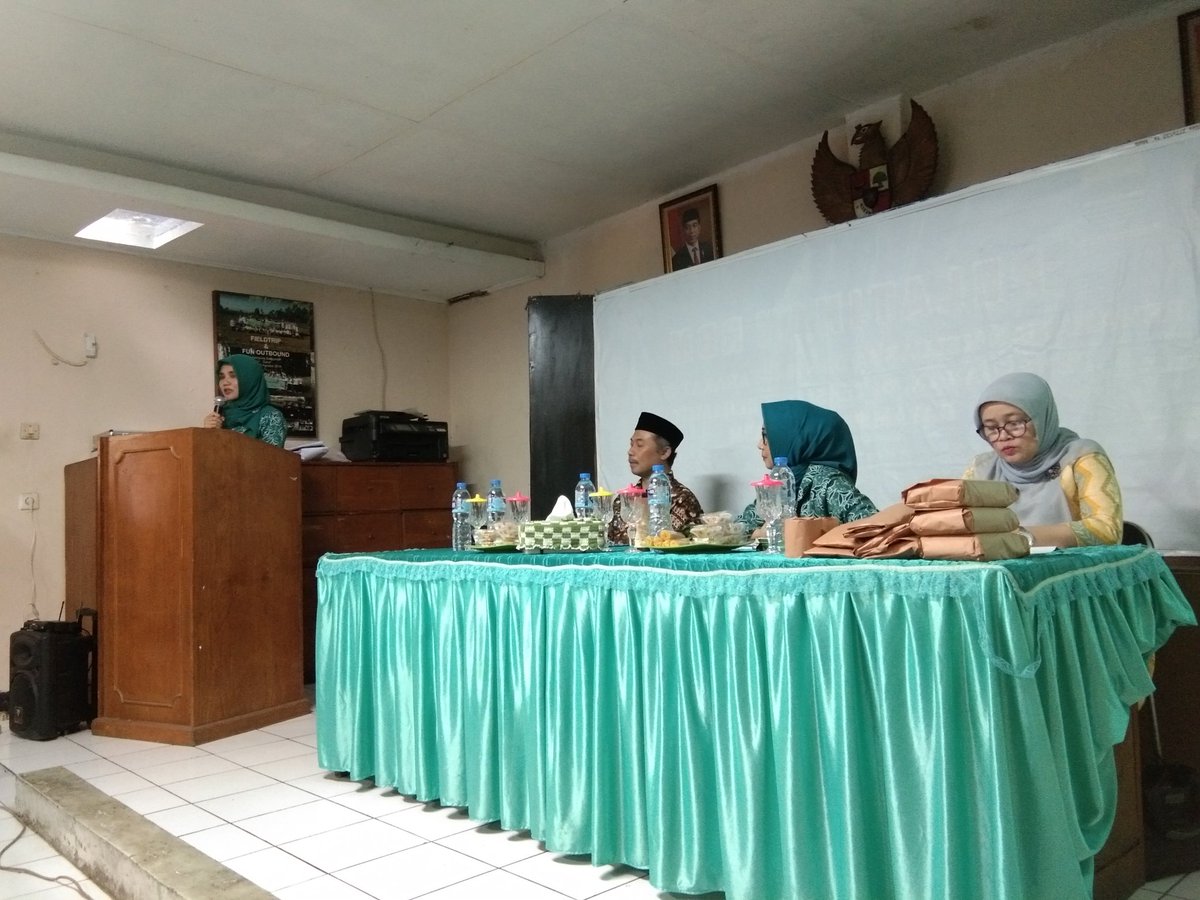 PKK_DC's tweet photo. Pertemuan Rutin TP.PKK Kecamatan Andir bertempat di Aula Kelurahan Dunguscariang. Jumat, 06 Maret 2020

@OdedMD @kangyanamulyana @pembdg @humasbdg
@PKK_KotaBDG @TP_PKK_ANDIR @kecamatanandir #Dcberkibargemilang https://t.co/CUavTSg5ut