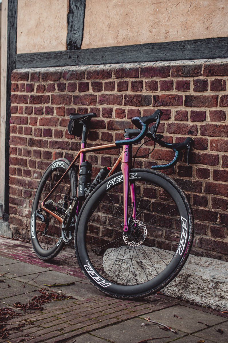 justrideFECP's tweet photo. βOur passion is our strength.β
..
..
#justrideFECP
..
πΈ @orangeheart_official
#bikeporn #vittoriabenelux #fecpwheels #cycling #bici https://t.co/fpUIp1HbNS