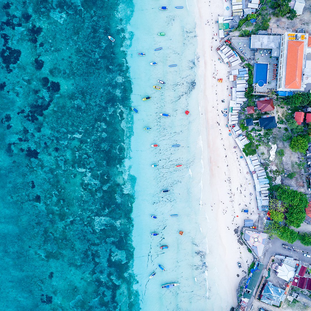 We definitely won't be feeling #blue if the view is as #gorgeous as this at #Bira #Beach in #Makassar. 🏖️