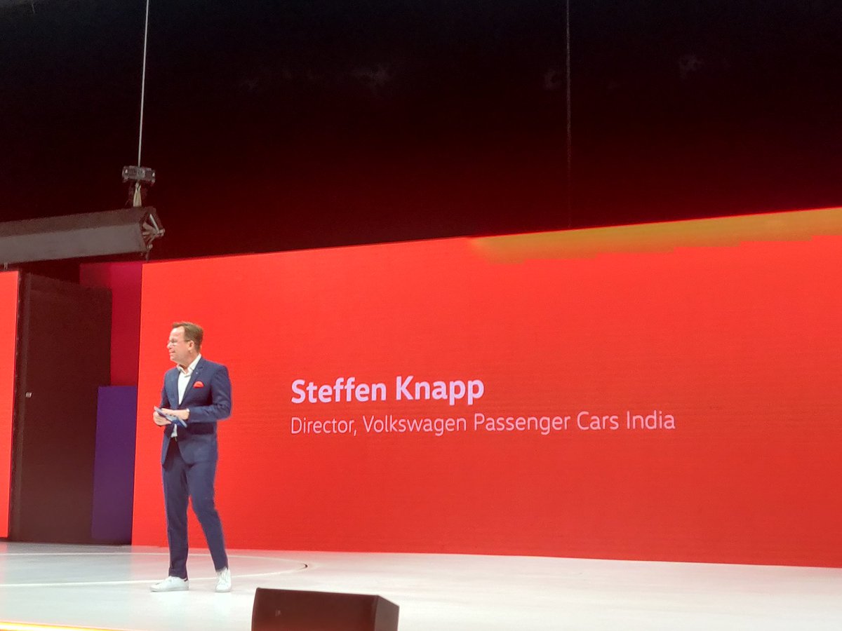 AjinkyaLad27's tweet image. Steffen knapp, Director - @volkswagenindia takes centre stage to commence the proceedings. #TiguanAllSpace #FitsAll @CarWale