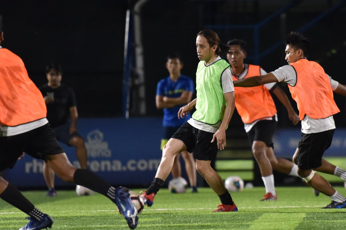 KlasikoFC's tweet photo. Working hard before our first game against Langkawi City FC! One day left to kick off and we are excited for the season to begin.

#ForzaKlasiko #LigaM3 @MY_AFL https://t.co/OpZS4ub63J