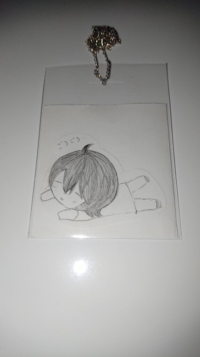 Reiya_Rui's tweet photo. 新アイコン。
オペレッタの凛月くん人形可愛すぎて描きたくなった。
ネックレスチェーン通して鞄につけてる。 https://t.co/DR6sN6S1yB