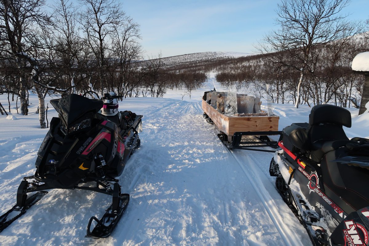KMhansabar's tweet photo. Warm up pause! Parked in front of the hut near #karigasniemi #Ailigas 😎 This spot is only about 4 km #sled ride away from the #hotel 

#utsjoki #lapland #Finland #exploreutsjoki #visitfinland #onlyinlapland #laplandfinland #nofilter #nature #wilderness #arctic #snowmobile https://t.co/CtrjPP0g4p