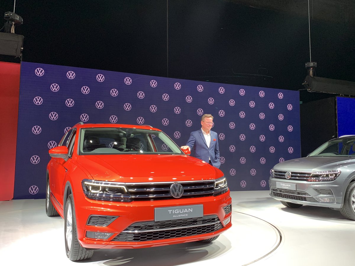 Rachna_Tyagi's tweet image. VW Tiguan ALLSPACE launched by Steffen Knapp in Mumbai #FitsAll