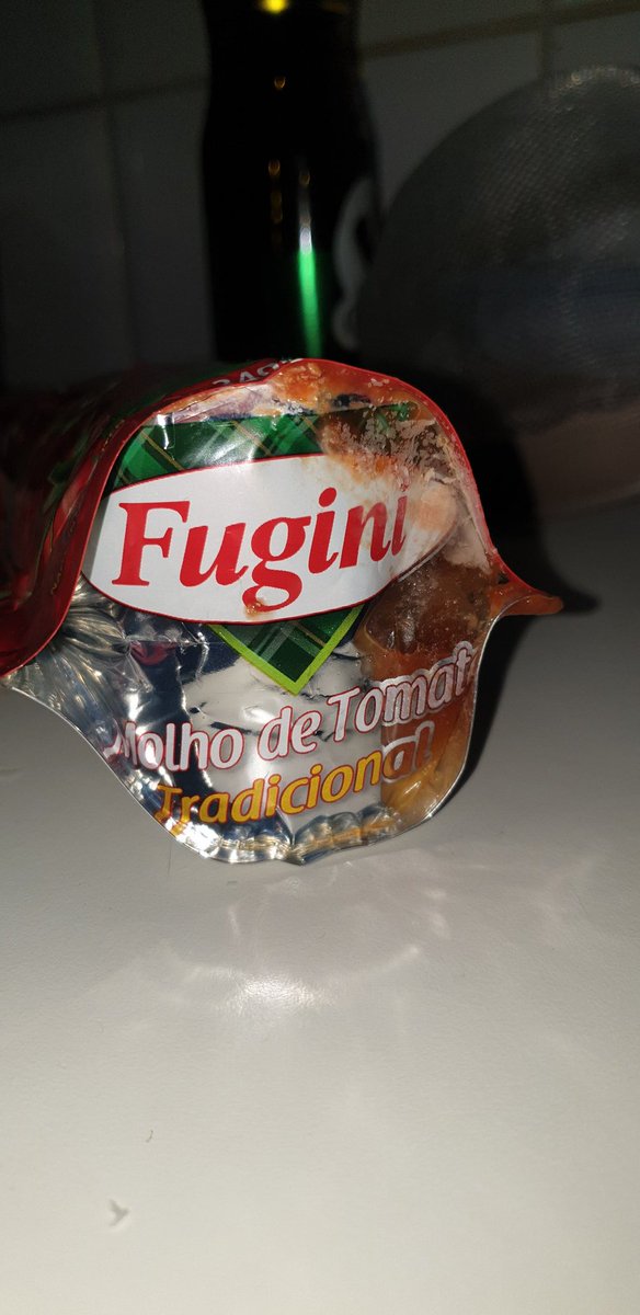 uaiRodrigoo's tweet photo. @FuginiAlimentos o que significa isso? 
A embalagem "estufou", característico de contaminação. https://t.co/8g1ykGJxVR
