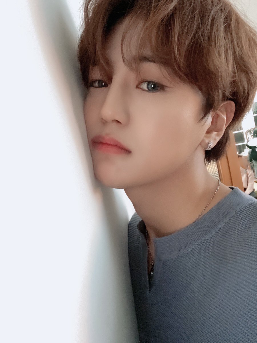 official_ACE7's tweet photo. [#ACE_DATA] 💾

이동훈 잘생기고 귀여워서 벽이란 벽은
죄다 깨부수고 딱 저 벽 하나 남겨뒀었는데
휴 살았다ㅜㅜ

#ACE #에이스 #CHOICE #초이스 https://t.co/51Voh1B19k
