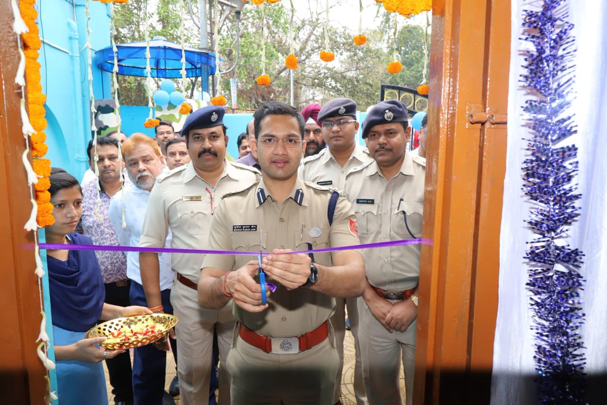 Cpadpc's tweet photo. On 05.03.2020 Hon'ble Commissioner of Police Asansol-Durgapur inaugurated CCTV Control Room of Kulti PS in presence of DCP West, ACP West and other dignitaries. https://t.co/FPPqEx1RrJ