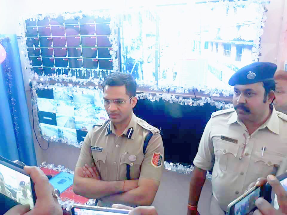 Cpadpc's tweet photo. On 05.03.2020 Hon'ble Commissioner of Police Asansol-Durgapur inaugurated CCTV Control Room of Kulti PS in presence of DCP West, ACP West and other dignitaries. https://t.co/FPPqEx1RrJ