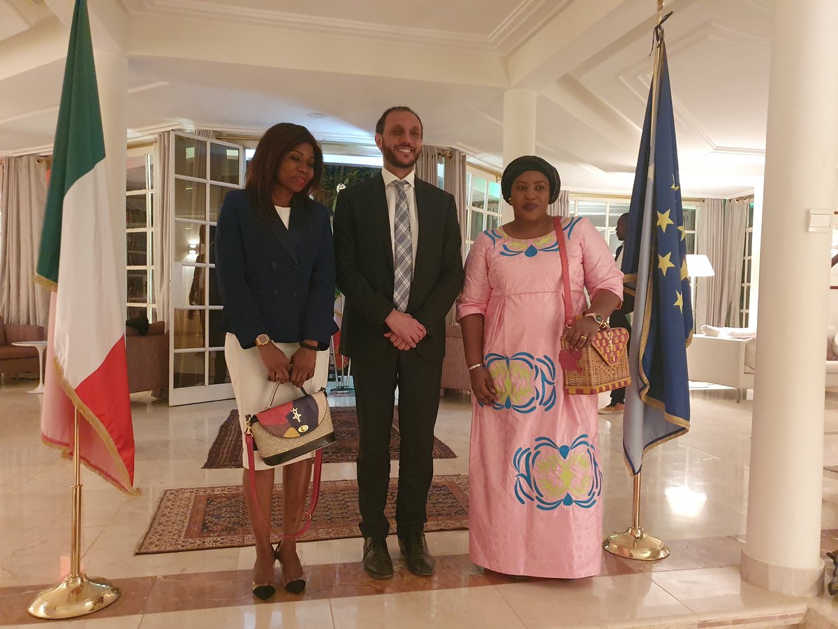 UmmManal2's tweet photo. 😊 Merci à S.E pour l'honneur et la confiance sans cesse renouvelée. Merci aux partenaires qui nous soutiennent toujours les jours : @Cipmen @OIM_Niger #ProjetIDEE, #TerreSolidali, #CapitalFinances https://t.co/dVVYTSfvey