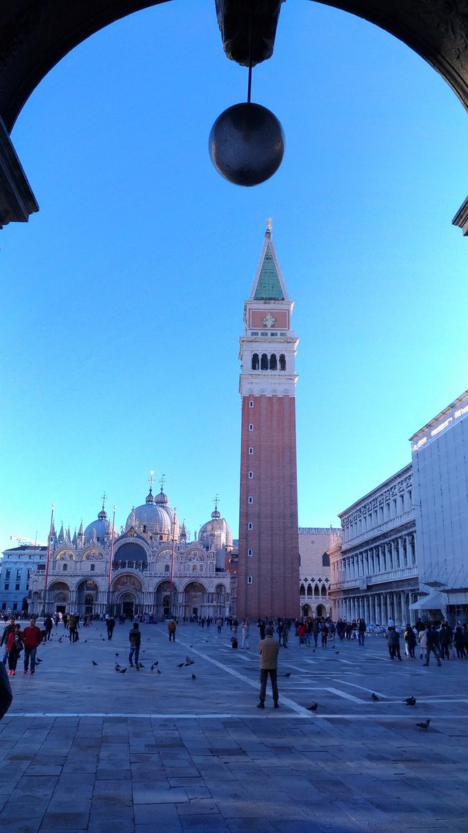 Good morning everyone - another Friday is here - let's stay positive!

Let's enjoy photos of Venice!

#vetrofantasiamichelefuin #michelefuin #muranoglass #glassbeads #venetianbeads #beadwork #lampwork #beads #muranoartisan #venice #veniceartisan #vetrodimurano #perleveneziane