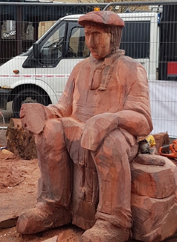 our 5th and final day of live chainsawing of the flintknapper, Brandon Suffolk MarketSquare, 9-3 today. <a href="/brandoninbloom_/">Brandon in Bloom</a>