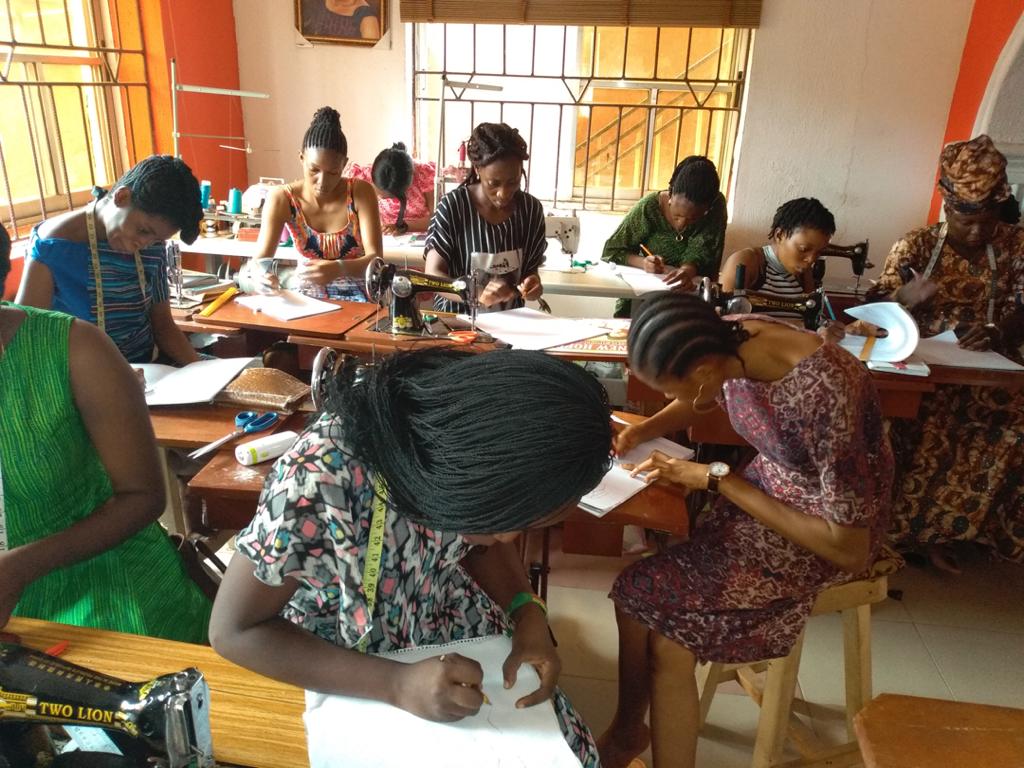 curves_n_edges's tweet photo. Help RT. You might be helping someone's future with your RT.
.
.
.
CLASSES START SOON.
For more information 08068176486
.
#Buhari #apprenticeships #senatorabaribe #EndGoslow #bobrisky #MoneyHeist4 #Ighalo https://t.co/dhNW6yUsBx