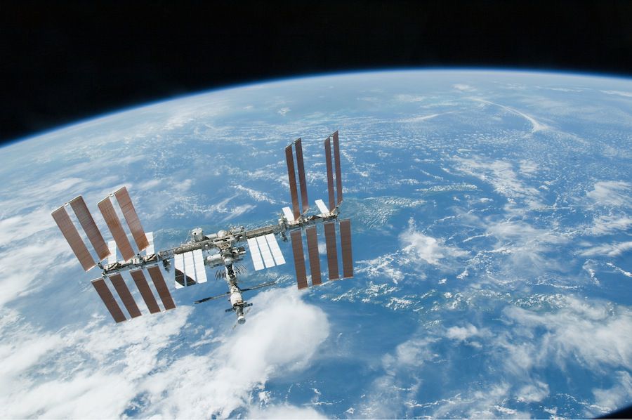 verge's tweet photo. SpaceX will send three tourists to the International Space Station next year https://t.co/cPW25gkBxy https://t.co/ujTtDcVW0o