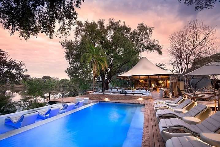 MbusoTravels's tweet photo. We need to get you here! Exciting discoveries 😊🍾🍹
#VisitThorntree #Africanbushcamps https://t.co/P0jFirwnZF