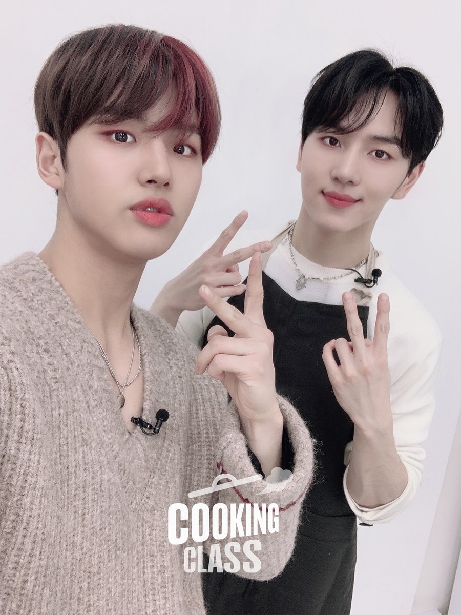 KPOPFAVE_'s tweet photo. [#IDOL_COOKINGCLASS] 

Behind-the-scene photos updated on-site 👉 https://t.co/9TR1z51dw4 

#펜타곤 #PENTAGON #Dr_베베 #Dr_BeBe #후이 #홍석 #신원 #키노 @CUBE_PTG https://t.co/wDTeu33CcH