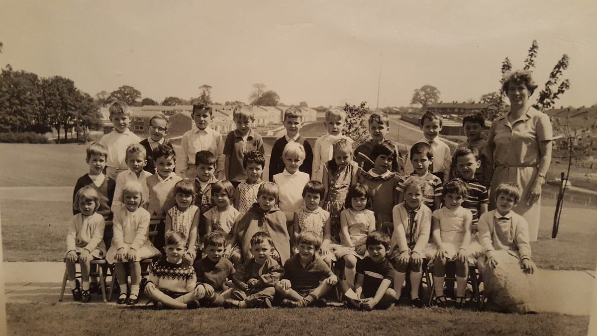 Goldhunter777's tweet photo. @MossBuryPrimary this was my class in 1967/68 (approx); our teacher was Mrs West. A lovely lady. https://t.co/Pn9C22HS5M