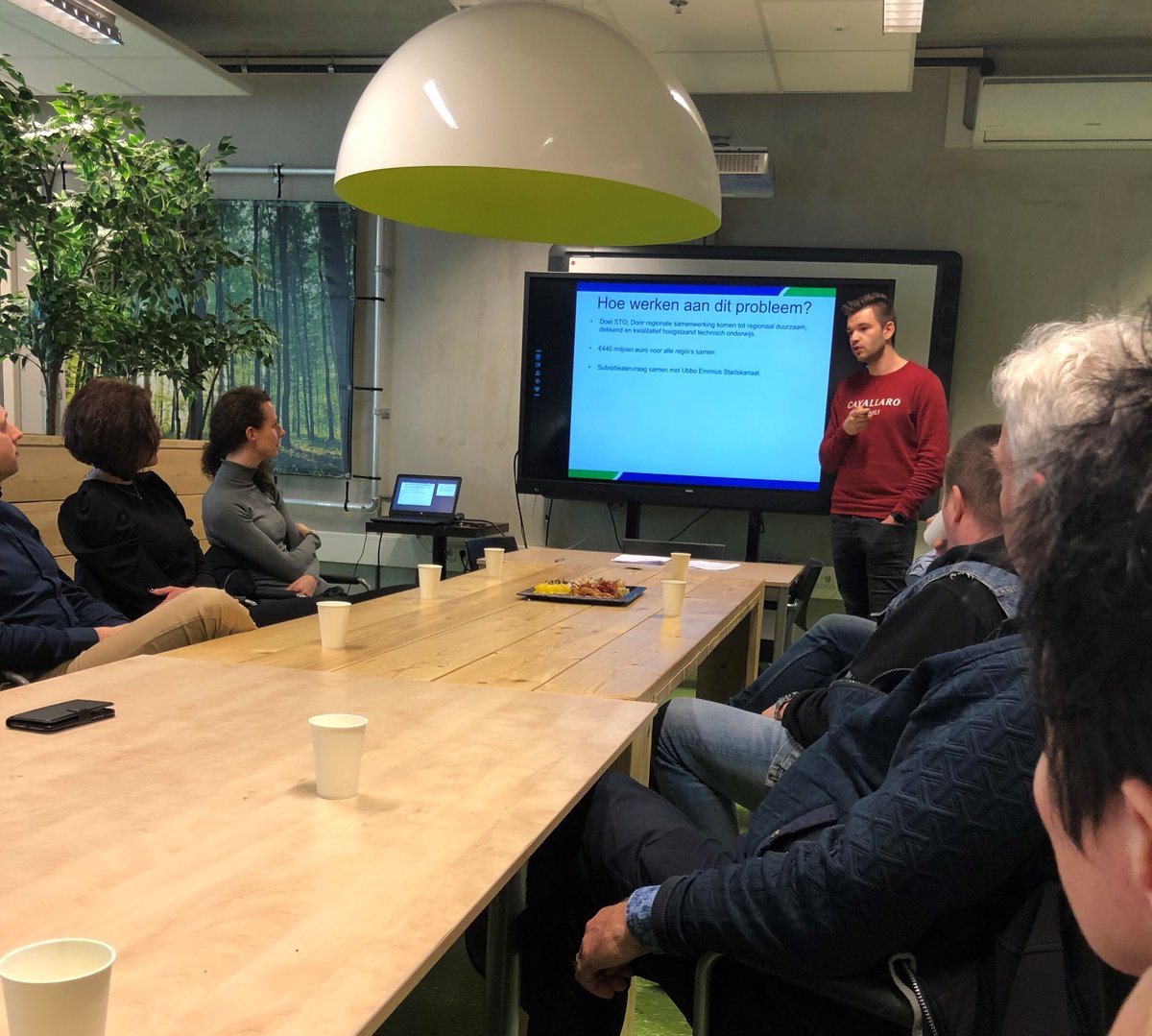 Bedrijven kwamen bijeen op Campus Winschoten waar ze geïnformeerd werden over de plannen van het Dollard College voor Sterk Techniekonderwijs. Bedrijven staan open voor samenwerking en willen met stages, gastlessen en bedrijfsbezoeken leerlingen interesseren voor de techniek.