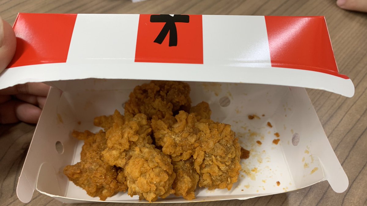 GoMaSee1's tweet photo. ไก่ป๊อปแซ่บ พี่น้องกับวิ้งแซ่บ แต่มือไม่เปื้อน 5555 ได้ไก่ป๊อป 7 ชิ้น ในราคา 39 บาท แซ่บอยู่เด้อ #อร่อยไปแดก #อร่อยบอกต่อ #ไว้รีวิวห้ามขายของของโว้ยยย https://t.co/h4xbFoUBLl