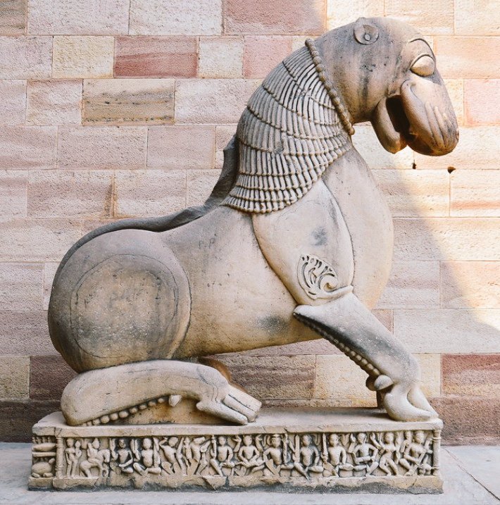 Lost_History1's tweet photo. 7 feet Statue of LION, originally from Sihoniya, MP (c. 11th century).

Such statues were placed at corners of terrace of Temple or flanked the steps of terrace. These now flank gate of Archaeological Museum, Gwalior. 

On pedestal are carved 10 Avatārs of Vishnu &amp; 6 divinities. https://t.co/0EDCnh5gP2