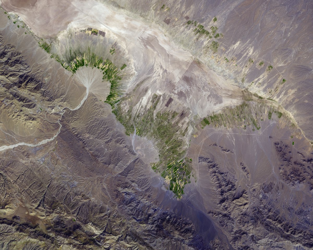 FBLN_media's tweet photo. Very interesting satellite image of a spate system in the Zagros Mountains in Southern Iran.
The spread of the dry river can clearly be seen as well as the fields benefitting from the flood water #FBLN.
Source: https://t.co/upARLDxTsB https://t.co/b2n87UmYDl