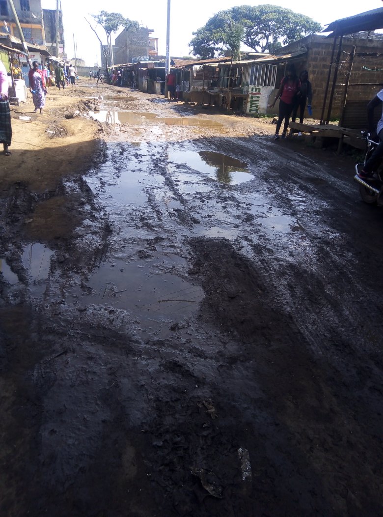 Charlem46386753's tweet photo. The state of the street road in km behind kenyatta university corridor the road has never been graded since time memorial, @MikeSonko who is the mca here someone is sleeping on his work kindly remind him please. Stagnant waters can also affect residents with waterborne diseases. https://t.co/McVOGNWqqo