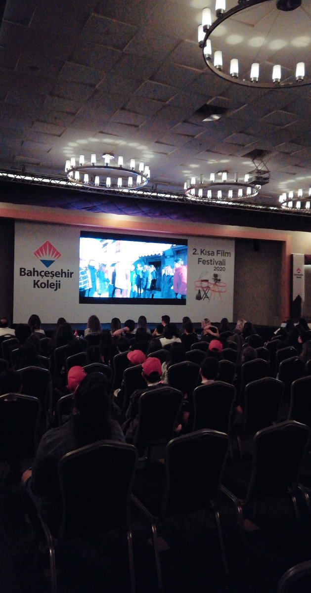 Öğretmenlerimiz ve öğrencilerimiz 2. Kısa Film Festivali etkinliği için filmlerin gösterimi açılış panelinde buluştular