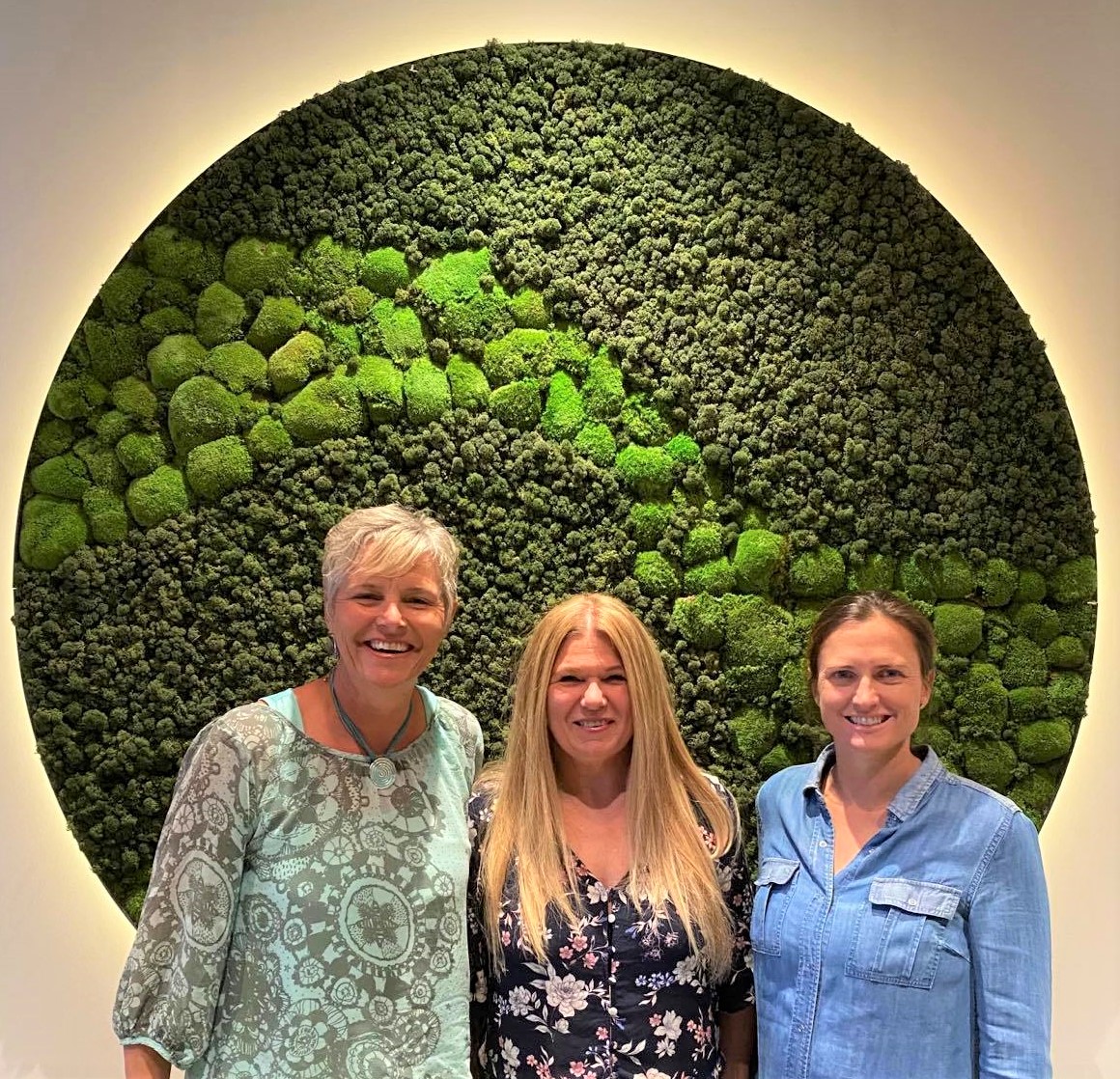 QTChamber's tweet photo. Congrats to Judi Sneddon from Body Sanctum, winner of the Your Life Live It prize draw for a place on Amanda's NLP Practitioner Training course. Chamber Members raised $2,091 for Ronald McDonald House South Island. Community spirit at its best 👊 👊 https://t.co/b5B2q8BSoS