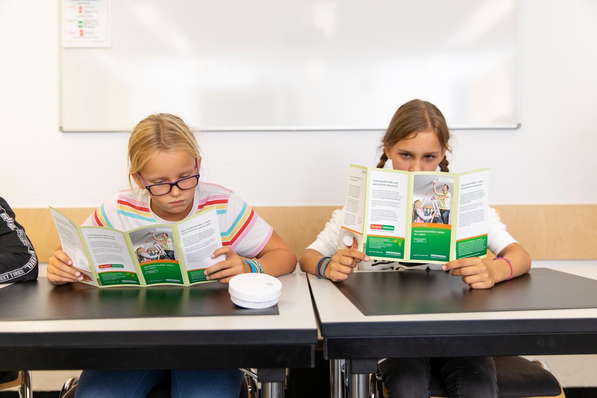 Rauchwarnmelder regelmäßig prüfen.
Freitag, der 13. März ist #Rauchwarnmeldertag – #Provinzial Versicherungen und der VdF NRW empfehlen #Rauchwarnmelder mit #Qualitätszeichen Q und regelmäßige #Tests. 

Infos: sicherheitserziehung.de/brandschutzauf… 

#Rauchwarnmelderrettenleben
#Freitagder13