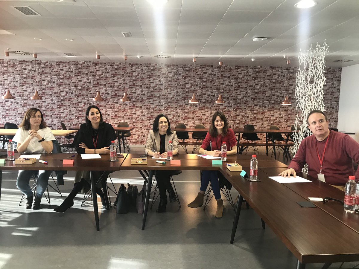 Brandty_Es's tweet photo. Arrancamos la formación en People & Culture Agile, la aplicación de las metodologías ágiles a RRHH. Gracias ASV por brindarnos las instalaciones. Imparte #BuiltAgile https://t.co/E530QSLAzK