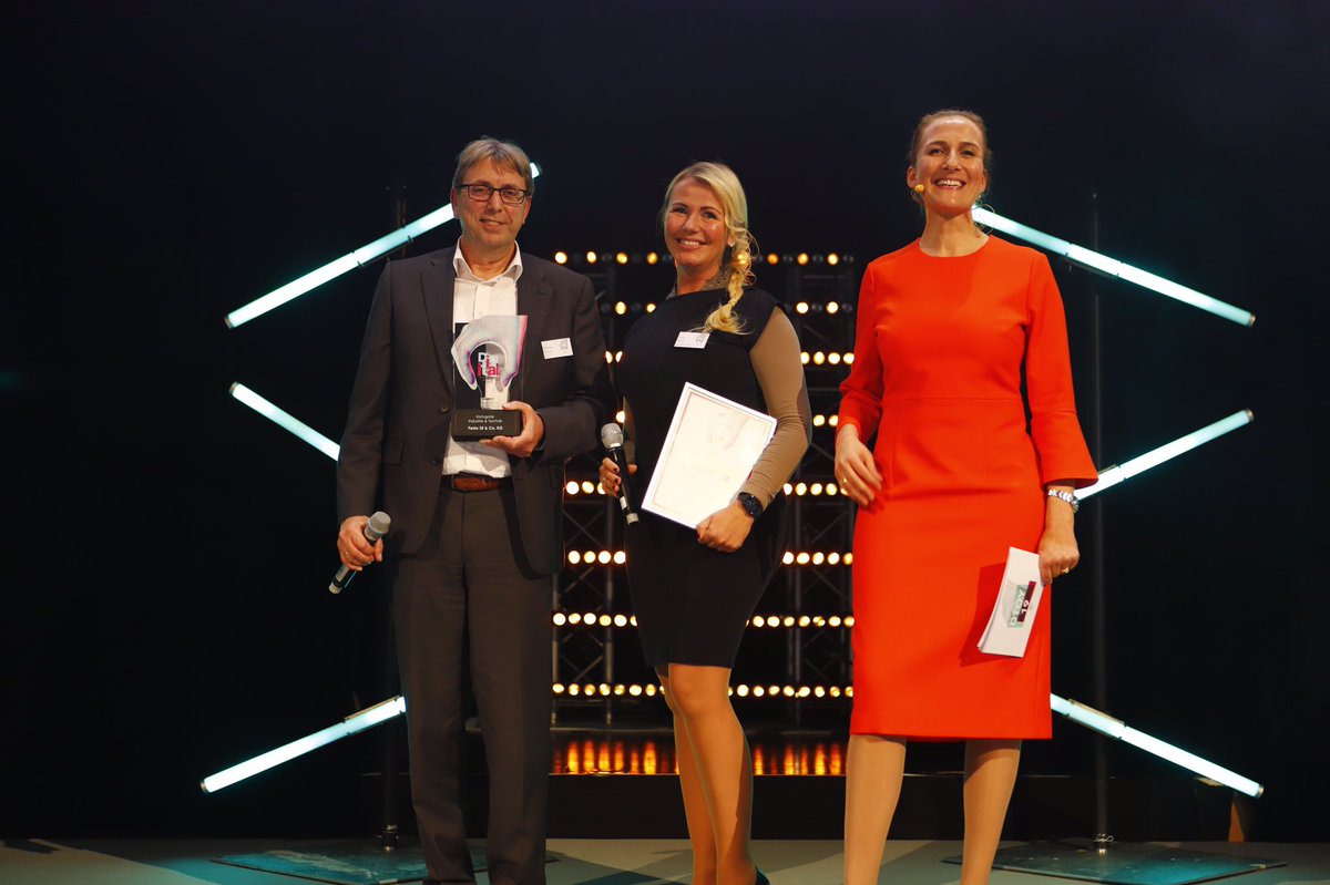 Redaktion_IA's tweet photo. Für seine #Strategie zu #Digitalisierung ist #Festo zum #Digital Transformer of the Year 2019 gewählt worden. #DigitalTransformation #AI #cloud #edge #didactic #IoT #automation #DataAnalytics #getdigitalnow @_resolto @festo_global @DigitalDtoy https://t.co/7ZkdjMK2Bm