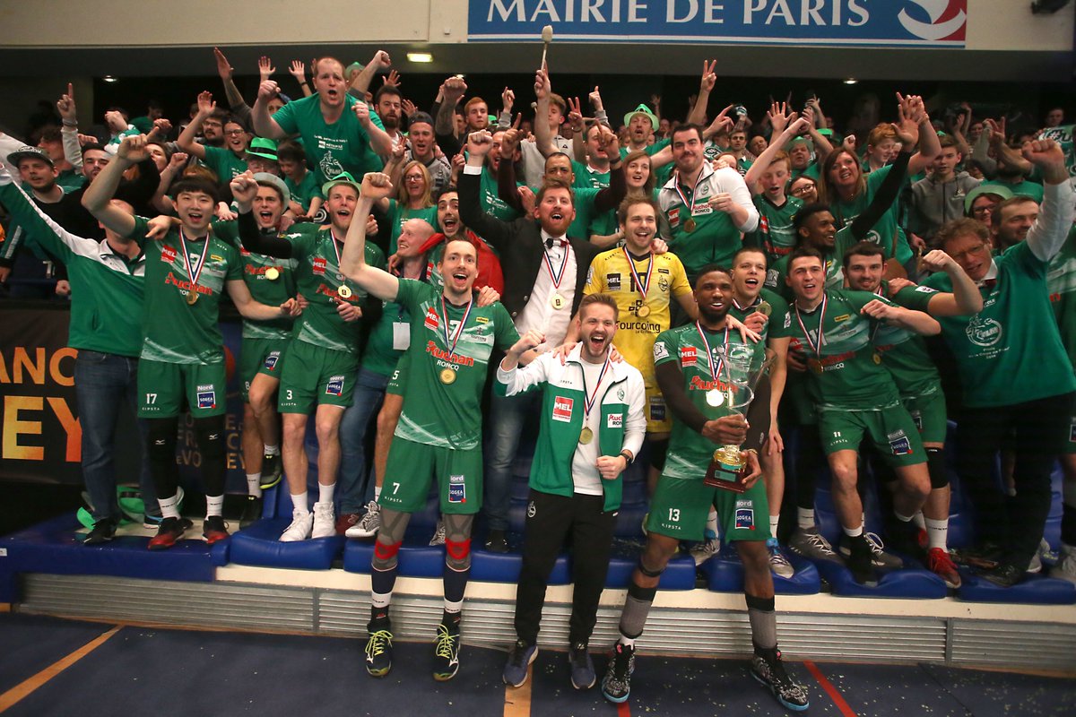TLMVolleyBall's tweet photo. Meilleur timing pour ressortir cette magnifique photo ? La plus belle ligne du palmarès du TLM aura été écrite face à Chaumont en finale de Coupe de France 2018. On se retrouvera demain pour la grande soirée du TLM 🥳 🤩

#25ANSTLM https://t.co/MM58x2MU2D