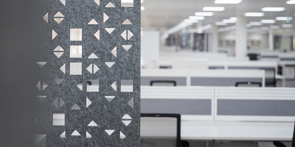 ClaremontCCL's tweet photo. Another example of a great #workplace transformation with our friends at @dpdesignsltd 👌🏼

Always nice to see our #bench desks and special #screens in spaces as nice as this. 188 of them in this case! 

More project images here - https://t.co/4MwD7oOjuD

#CaseStudy #FridayVibes https://t.co/BLI1mm8owl