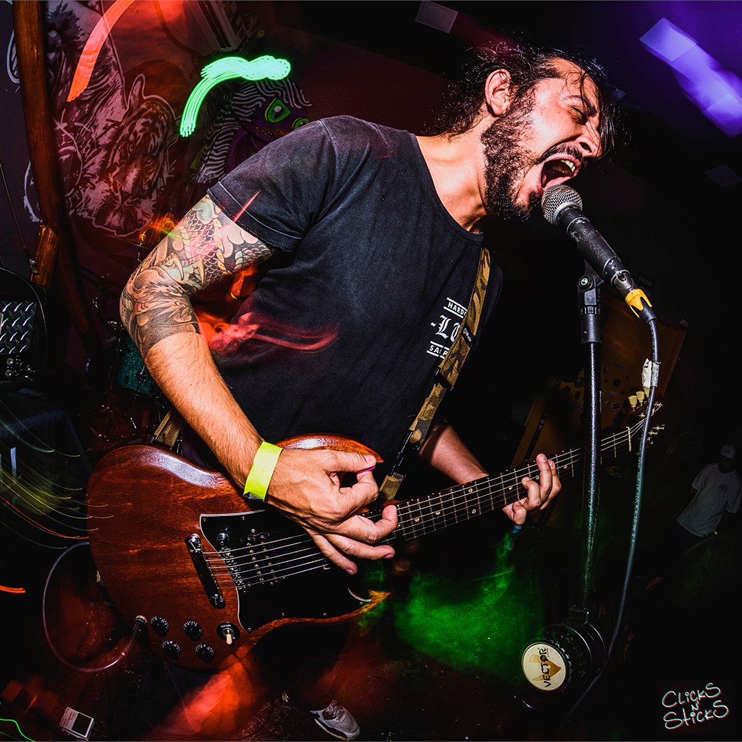 01/03/2020 - Casamarela - Foto por @clicks_and_st1cks
⠀
Próximo show: 20 de Março @sickofitallnyc em Piracicaba, com @oficialcardiac , @strongreactioncrew e @wake.late